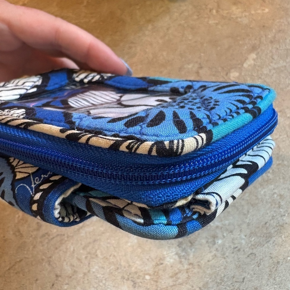 Vera Bradley Blue Bayou Smartphone Wristlet Wallet (retired) - Picture 4 of 12